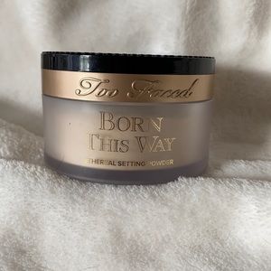 Too Faced Born This Way Setting Powder